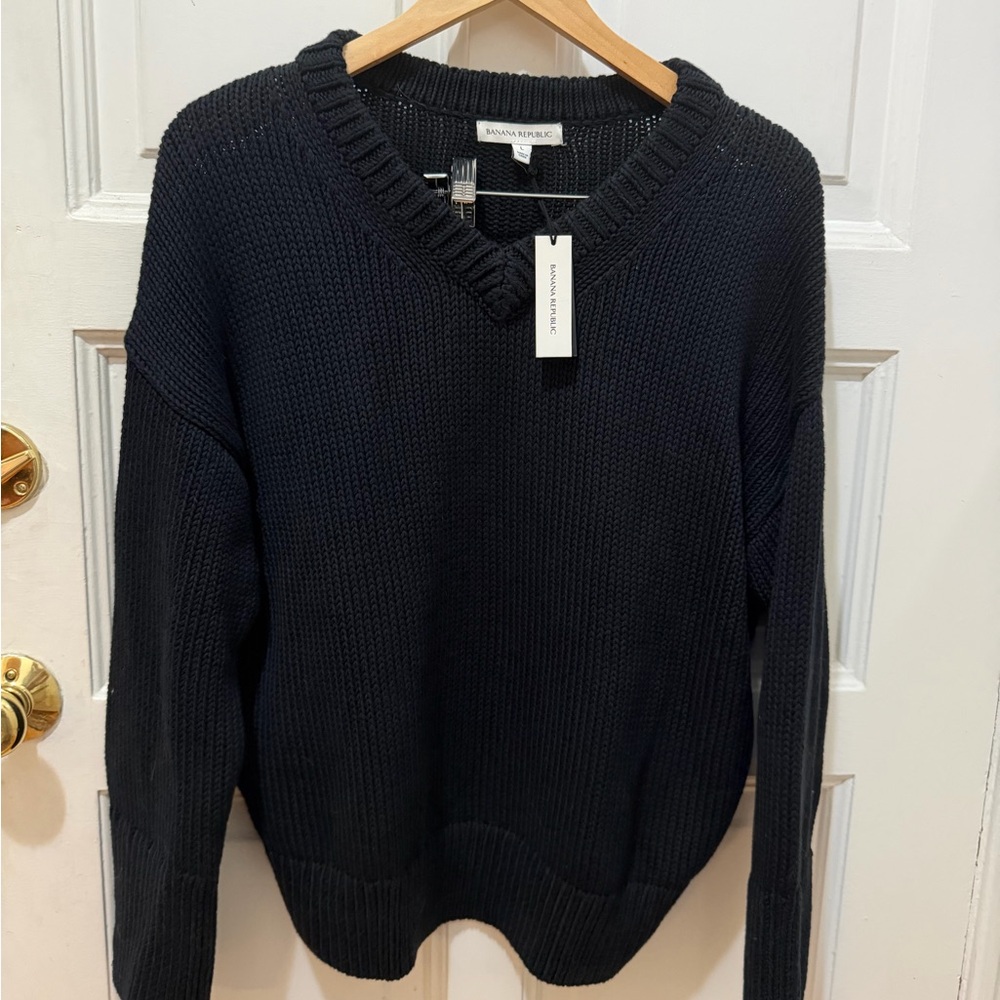 Banana Republic Women's Crew Neck Sweater in Black